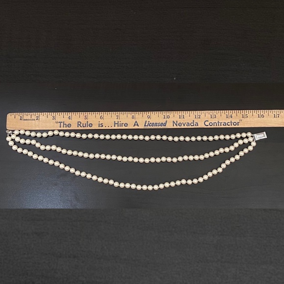 Vintage CAROLEE Signed 3-Strand Silver Box Clasp Faux Pearl Necklace - Picture 8 of 12